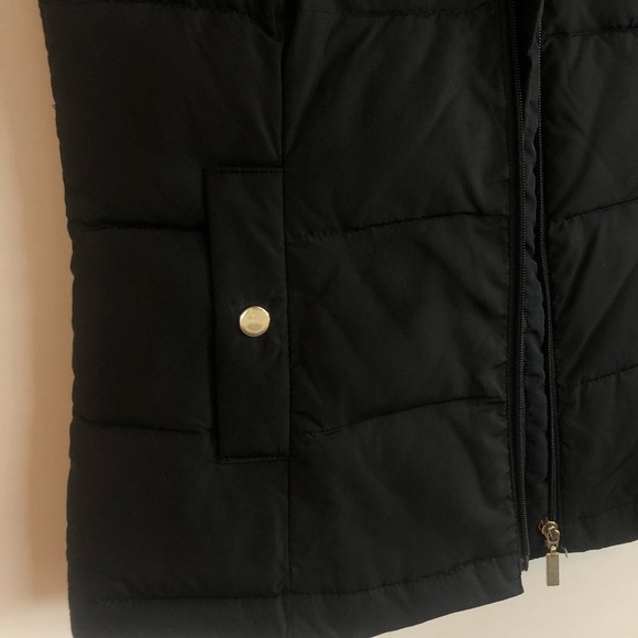 Black puffer zip up vest - Picture 3 of 7